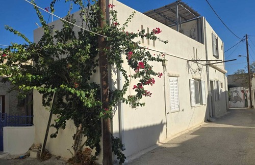Ierapetra House | Comfortable vacation home with roof terrace in the original part of Crete