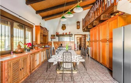 Valverde de Leganes Villa | Comfortable villa with mountain views - Valverde de Leganés