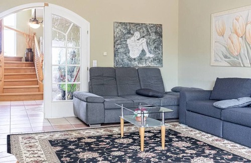Grinzing Villa | Comfortable, well-located Royal Villa GD