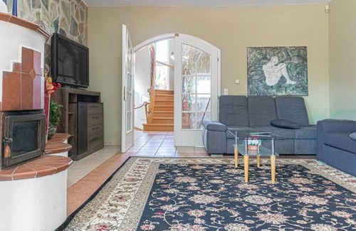 Grinzing Villa | Comfortable, well-located Royal Villa GD