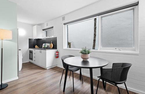 Parkville Apartment | Comfy 1-Bed Unit with Balcony and Parking