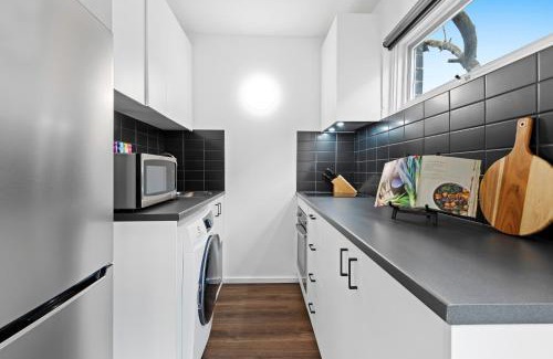 Parkville Apartment | Comfy 1-Bed Unit with Balcony and Parking