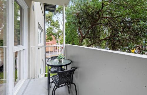 Parkville Apartment | Comfy 1-Bed Unit with Balcony and Parking