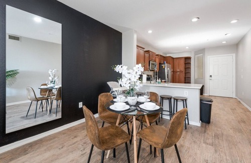Tempe Apartment | Comfy 2BR-Pool,Parkng,NearASU,Mill Ave&Cmelbck Mtn