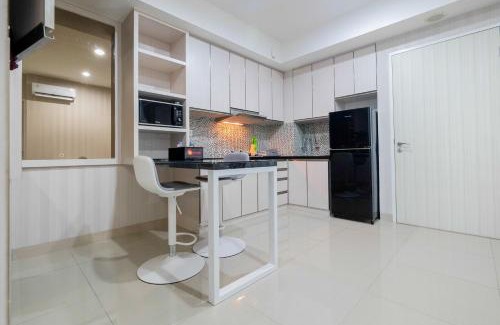 Bekasi Barat Apartment | Comfy and Modern 2BR Grand Kamala Lagoon Apartment By Travelio