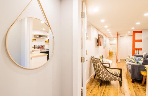 Upper Beaches Apartment | Comfy Apartment Steps to the Beach