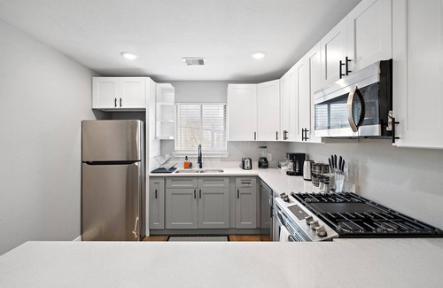 MacGregor Apartment | Comfy Apt Nr Med Center, Zoo | Games BBQ Fire Pit