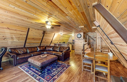 Ponderosa Pines House | Comfy Cabin w/Mountain Views/Free WiFi/Firepit/Washer/Dryer - Near Wolf Creek