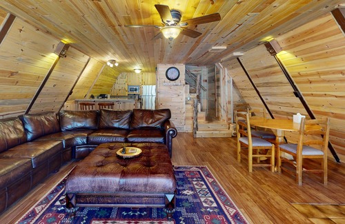 Ponderosa Pines House | Comfy Cabin w/Mountain Views/Free WiFi/Firepit/Washer/Dryer - Near Wolf Creek
