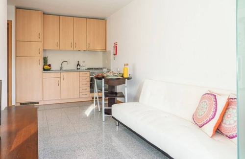Paranhos Apartment | Comfy Charming Flat w/Netflix | Ace Location