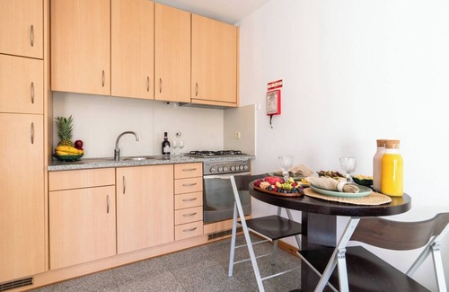 Paranhos Apartment | Comfy Charming Flat w/Netflix | Ace Location