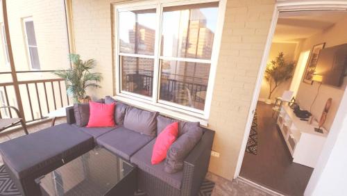 Downtown Atlanta Apartment | Comfy Downtown Condo With Balcony