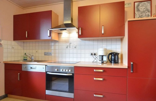 Burg-Reuland House | Comfy Holiday Home in Burg Reuland with Sauna, Terrace, BBQ