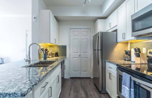 Irving Apartment | Comfy King 1BR | Pool, Gym & Free Parking 05