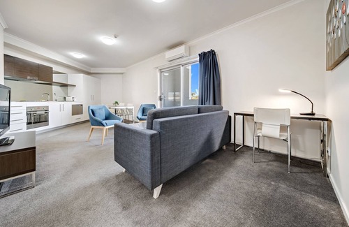 Greenway Apartment | Comfy Lakeside 1-Bed with Secure Parking