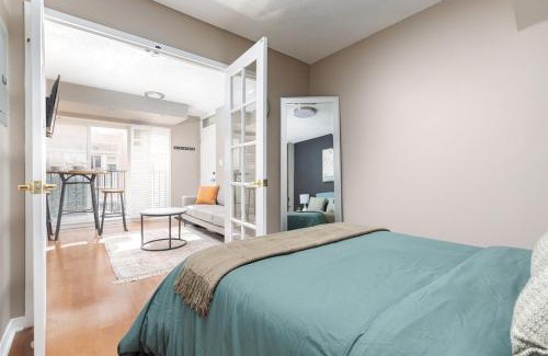 King West Village House | Comfy Liberty Village Home 1BD Steps from King St