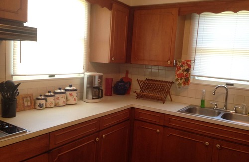 DeLand Apartment | Comfy Queen large 1/1, Near Stetson, Sky Diving, St Johns River, racing, beach