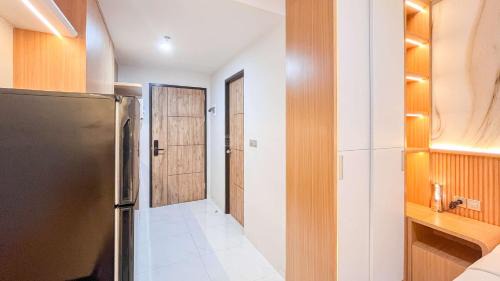 Tetebatu Apartment | Comfy Studio Apartment at Delft Ciputra Makassar By Travelio