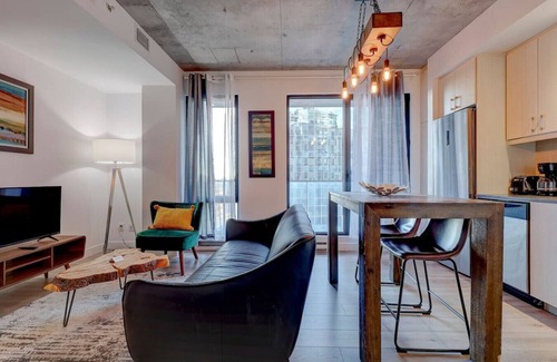 Cite Multimedia Apartment | comfy studio in Old Port Montreal