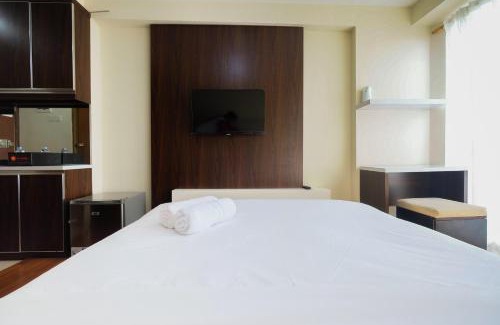 Kayu Putih Apartment | Comfy Studio Tifolia Apartment By Travelio