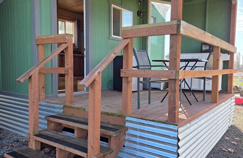 Blaine Cottage | Comfy Tiny house on a peaceful 13 acres. Close to beach, hiking, Canada & more!