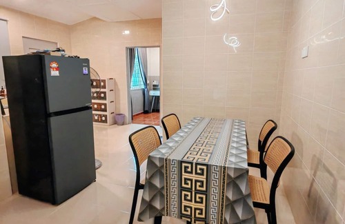 Kuantan House | Comfy Tok Sira Home Kuantan 5 BR