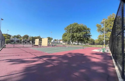 East Orange House | Comfy with Free Parking, 2 beds Near Airport, Park/Hospital!