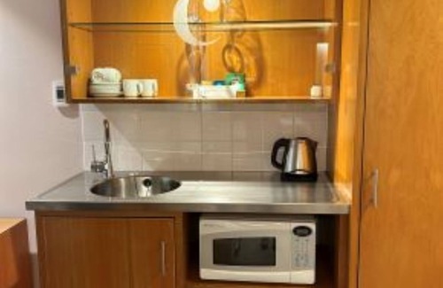 Burnside Hotel | Commodore Airport Hotel