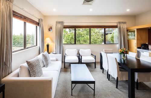 Burnside Hotel | Commodore Airport Hotel