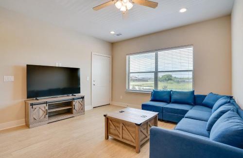 Crowley Apartment | Commute to Fort Worth Newly Built Apt with Pool