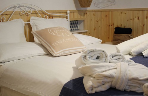 Castel Morrone Hotel | Comola Grande