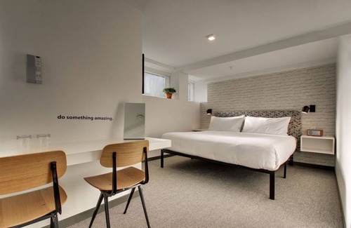 Foggy Bottom Hotel | Compact & Contemporary Stay Ideal for Business Travelers – Work & Relax
