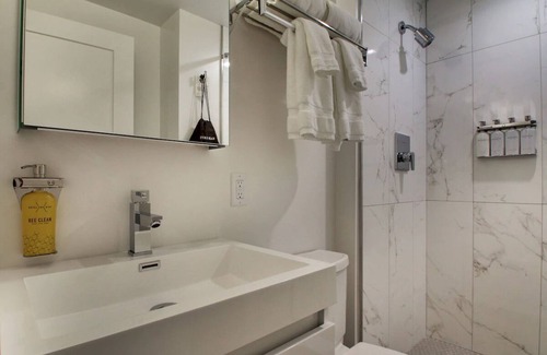 Foggy Bottom Hotel | Compact & Contemporary Stay Ideal for Business Travelers – Work & Relax