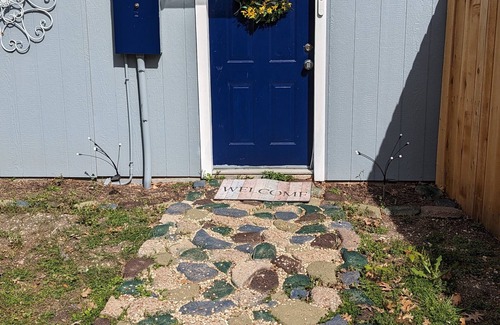 Duncanville Cottage | Complete Tiny House w water view and private yard