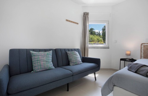 Lourinha Villa | Complete Villa 'Breeze Retreat' with Mountain View, Shared Pool and Wi-Fi Access