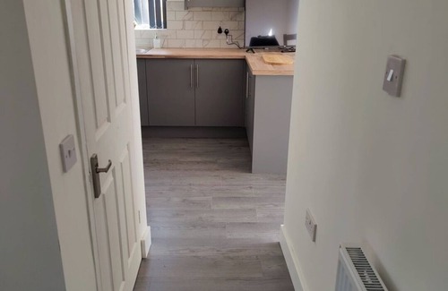 Runcorn House | Completely Renovated House with 4 Double Beds