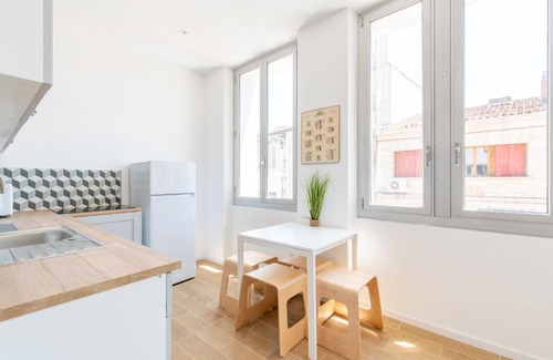 4th Arrondissement House | Complexe Blancarde - 6 studios - 20 pers - Clim Parking