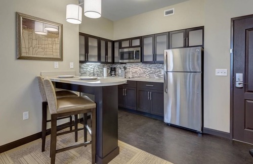 Maryland Heights Condo | Condo ∙ 2 bedrooms ∙ 6 guests
