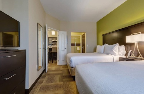 Maryland Heights Condo | Condo ∙ 2 bedrooms ∙ 6 guests