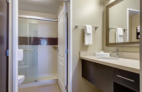 Maryland Heights Condo | Condo ∙ 2 bedrooms ∙ 6 guests