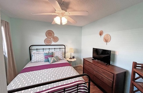 Crescent Beach Condo | Condo ∙ 2 bedrooms ∙ 4 guests