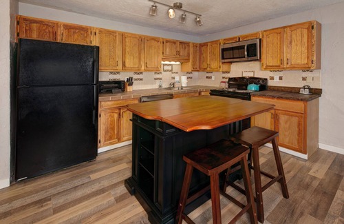 Dillon Condo | Condo 2 BR in Dillon sleeps 5, Pool and Hot Tub
