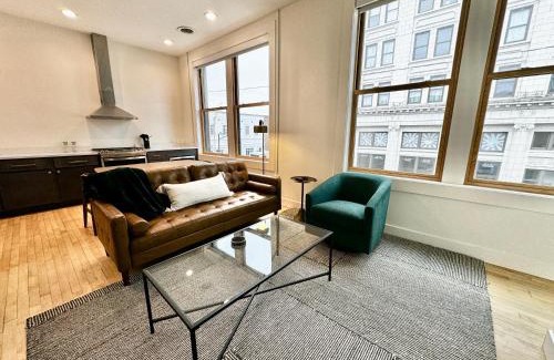 Van Buren House | Condo B - Gallery Suite - Downtown Marion