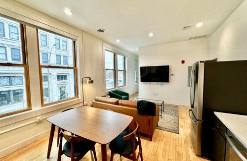 Van Buren House | Condo B - Gallery Suite - Downtown Marion