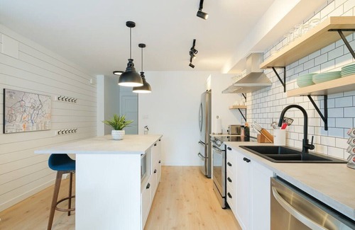 Bromont Apartment | Condo in a building suite 203
