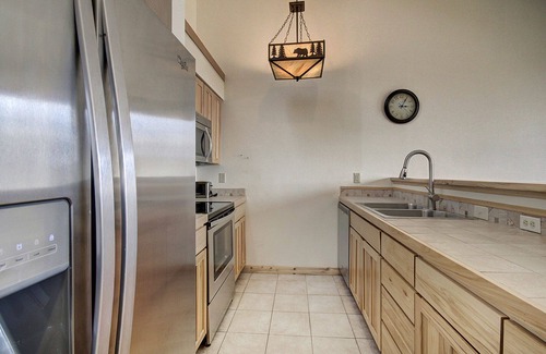 Lakeside Village Condo | Condo On Keystone Lake/Pool and Hot Tub Access