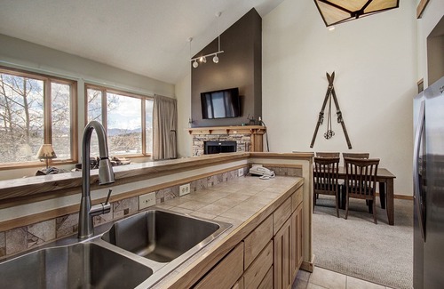 Lakeside Village Condo | Condo On Keystone Lake/Pool and Hot Tub Access
