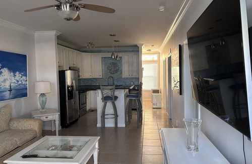 Pass Christian Condo | Condo ON THE BEACH in Pass Christian MS with GREAT view and Pool