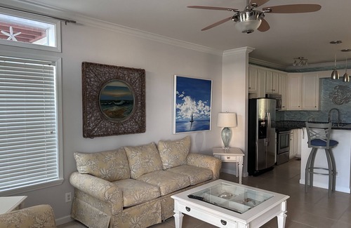 Pass Christian Condo | Condo ON THE BEACH in Pass Christian MS with GREAT view and Pool