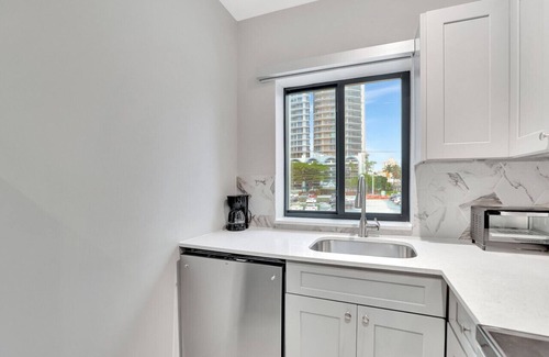 Central Beach Apartment | Condo Right off Las Olas - Steps to FTL Beach #2A
